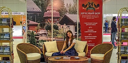 «Отдых-2018»: индусы рисовали мехенди, китайцы готовили кушанья, Египет танцевал, а «Красный Бор» приглашал в Беларусь